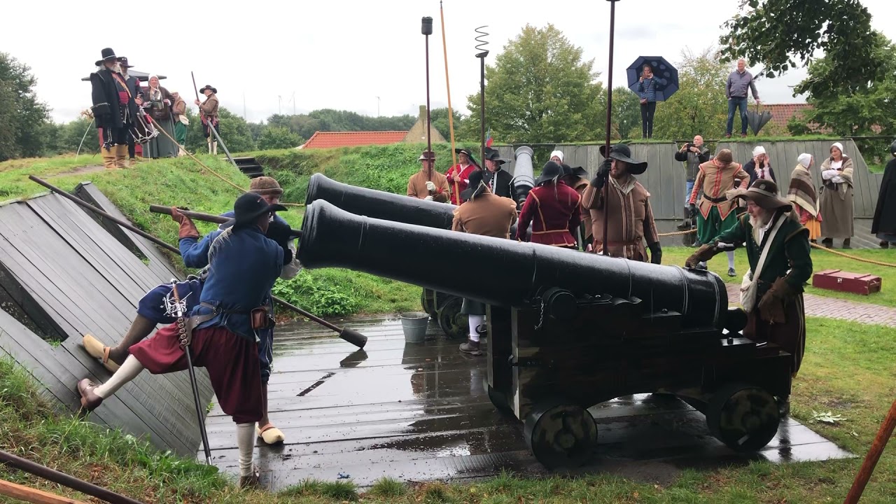 Kanonnen schieten vesting Bourtange