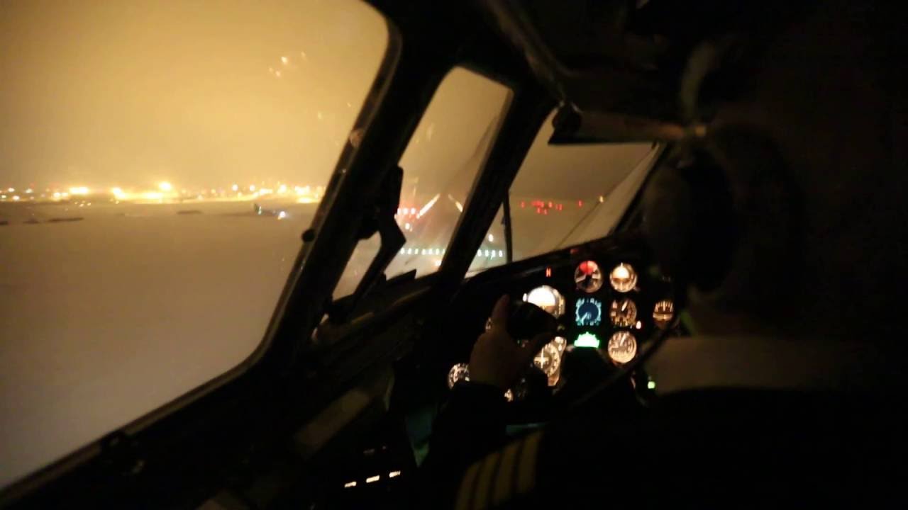 Посадка Ту-154 в Кольцово / Tupolev Tu-154m Landing at USSS (Cockpit view)