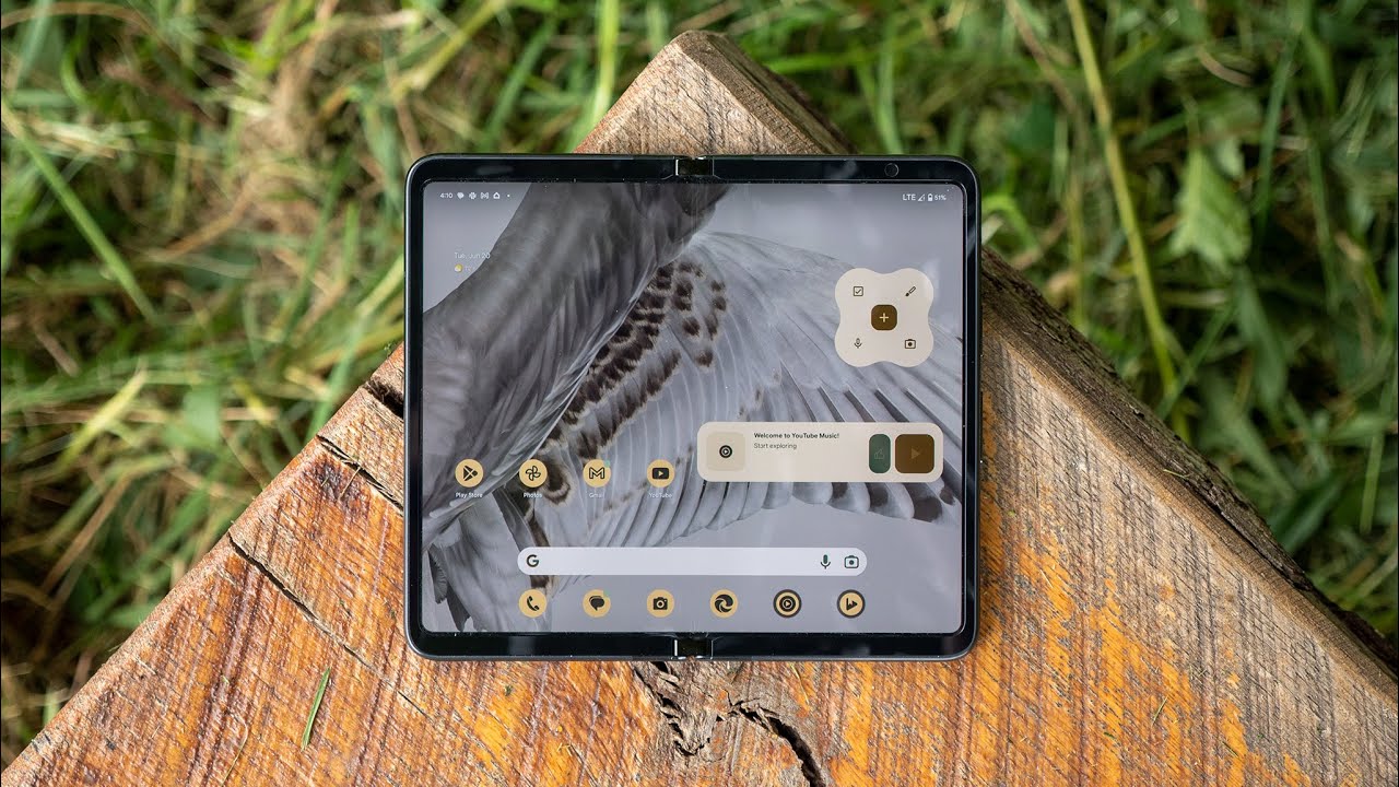 Google Pixel Fold Unboxing! + First boot up