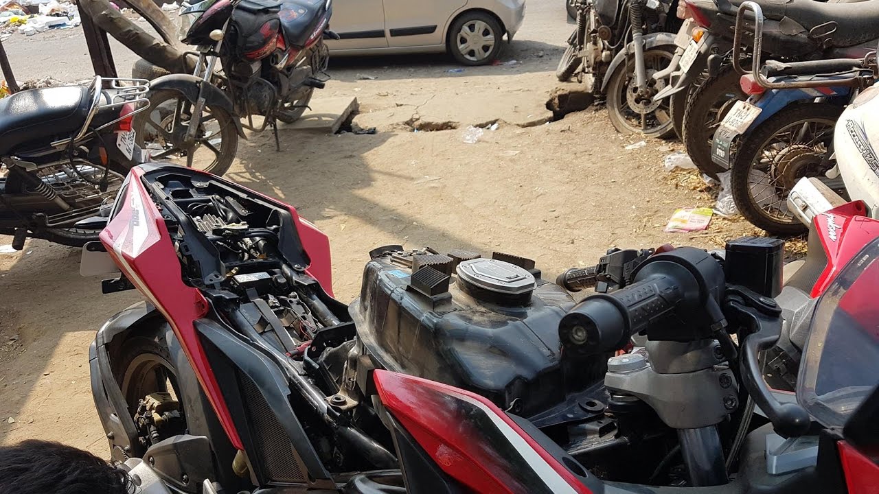 Bajaj Pulsar RS 200 Problems   gets heated up Coolant Leaks