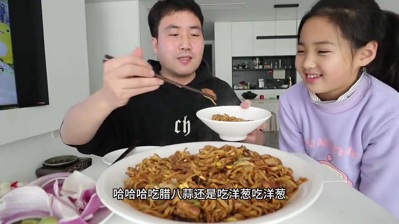 摇骰子决定一家三口伙食费，29块就能吃顿豪华焖面！#生活vlog