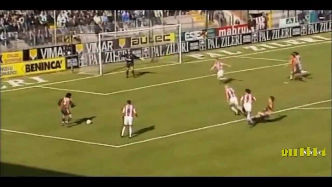 Francesco Totti ● Top 10 Passes (HD)