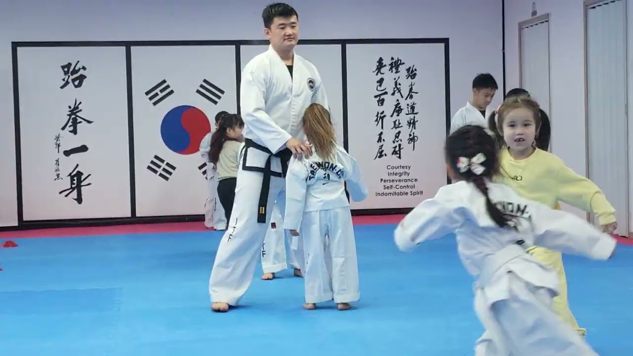 아이들 대권도를 합니다