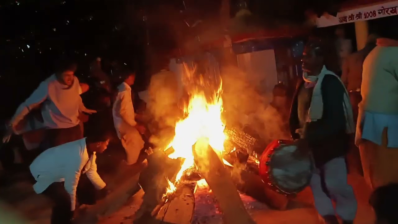 मेरा गांव गंगोलीहाट बुरुसम में बड़ी पूजा की दूसरी जगराता का वीडियो आप लोगों को  पसंद आएगी  🙏🙇