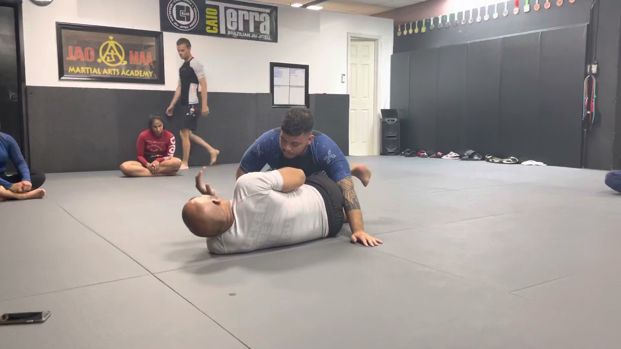Weiss Sakhizada seminar - Half guard triangle from failed kimura attempt