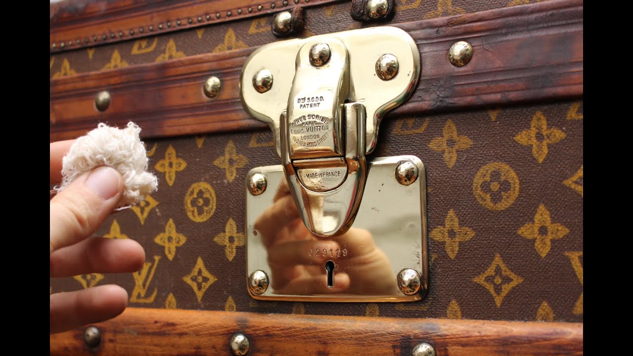 Comment nettoyer les laitons de sa malle ancienne Louis Vuitton ?