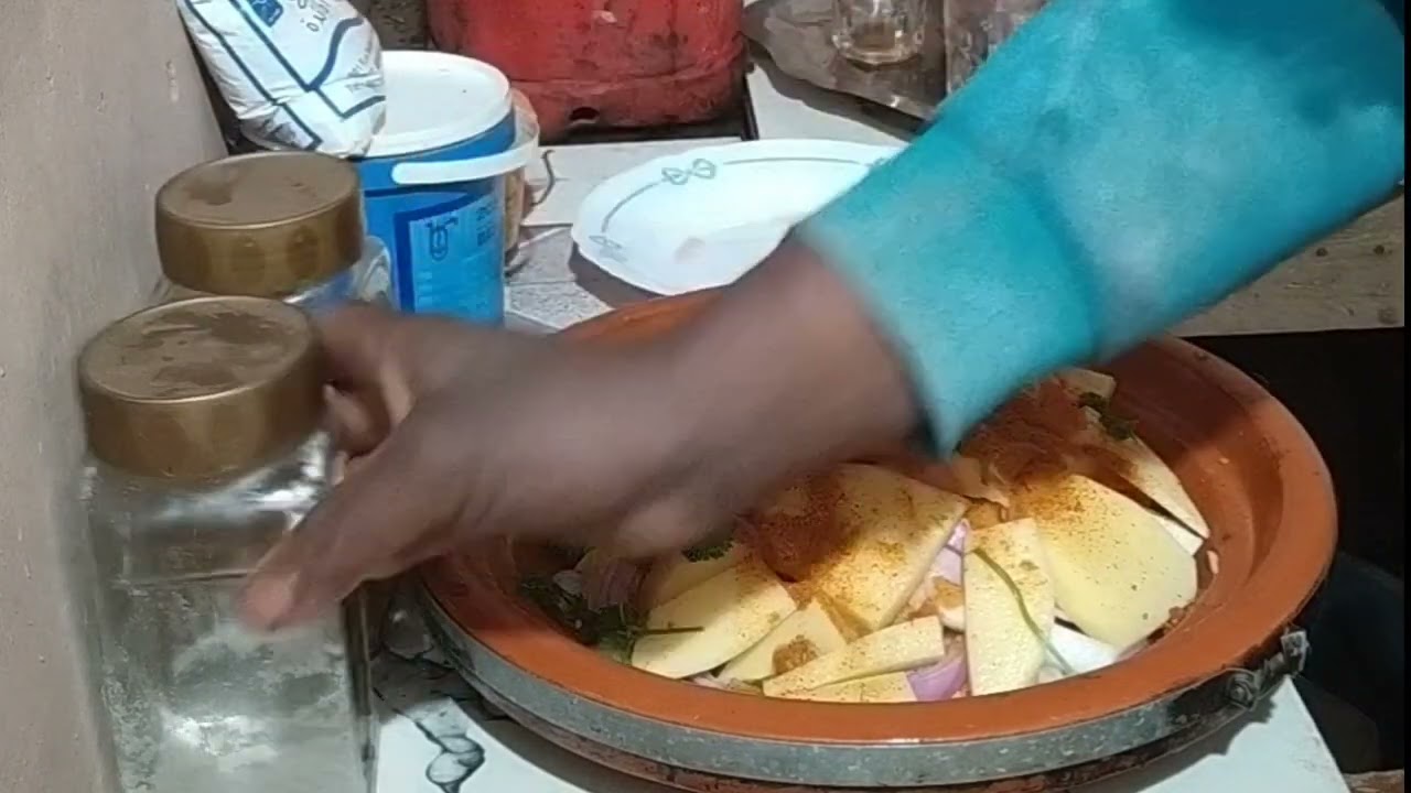 شهيوات طاجين نجيه#funny ,#humoristefrancais #bonnecuisine #الرسوم #الرسوم #humor #humor 