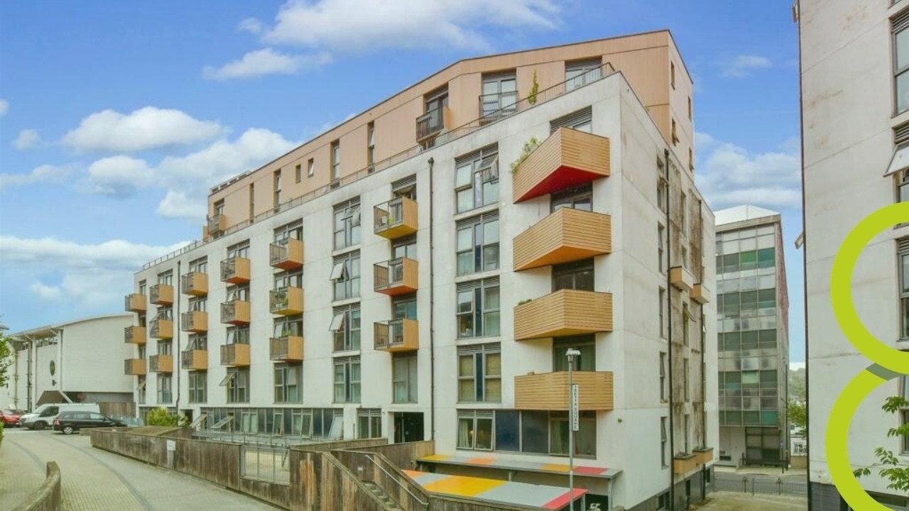 Pullman Haul Tour |  Luxury 2-Bed City Centre Apartment with Full-Length Balcony