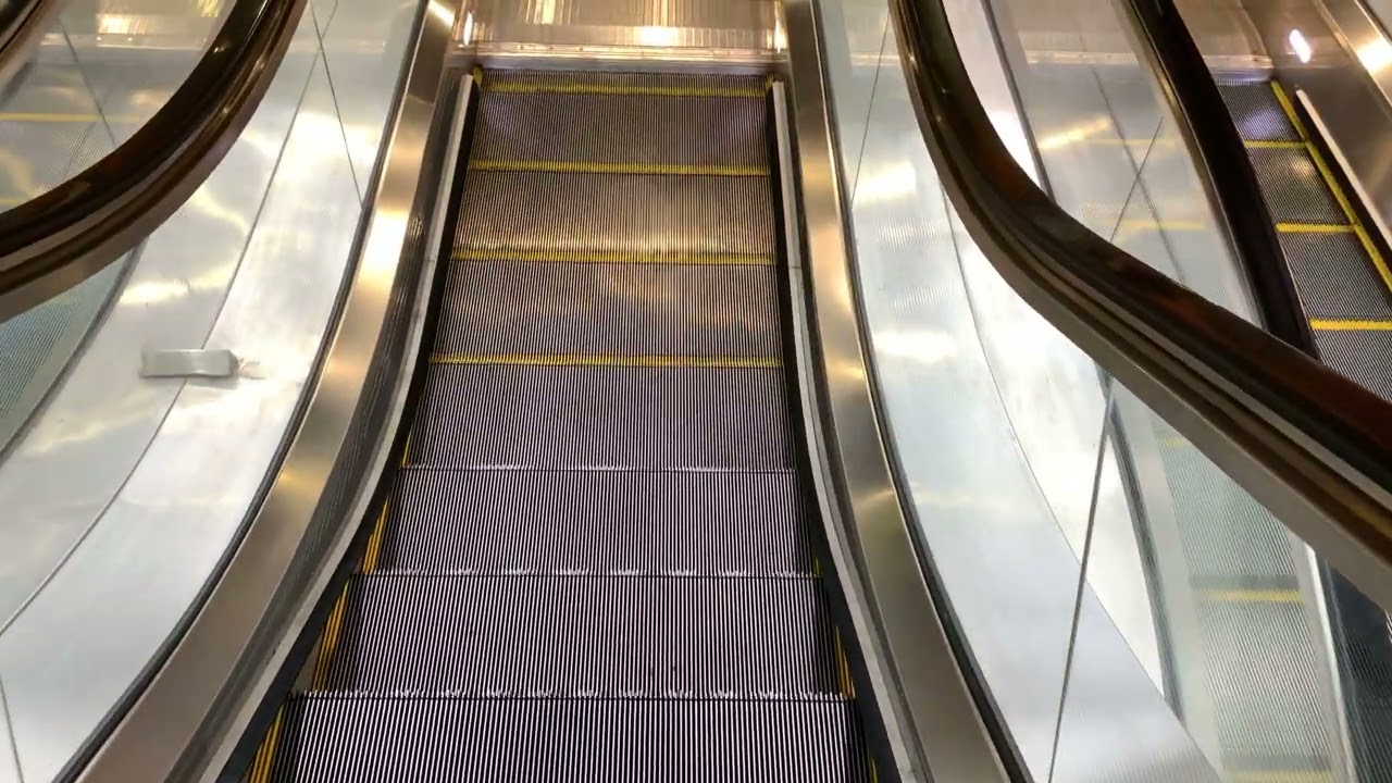 TE11/DT10 Stevens Station Tour Part 2 - Exits 4 and 5