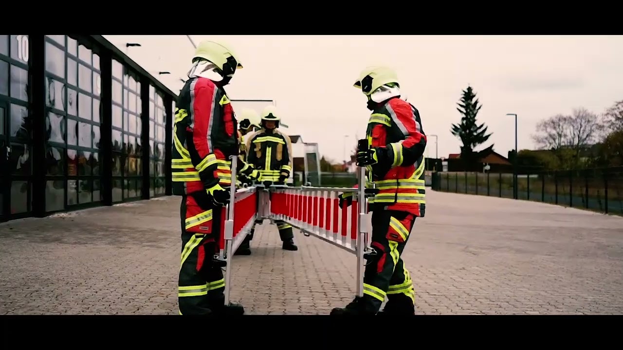 Feuerwehr-Multifunktionsleiter als Bockleiter aufstellen