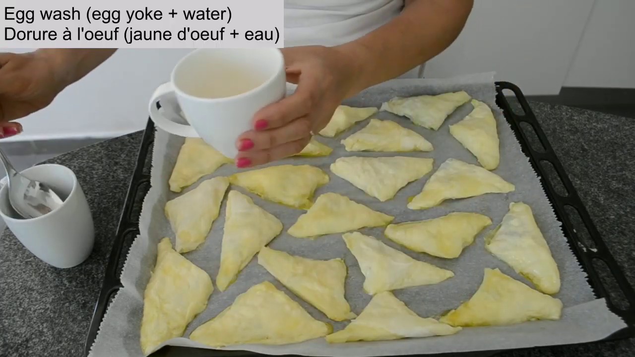 SPANAKOPITA TRIANGLES TWO WAYS | Greek pie with spinach and feta