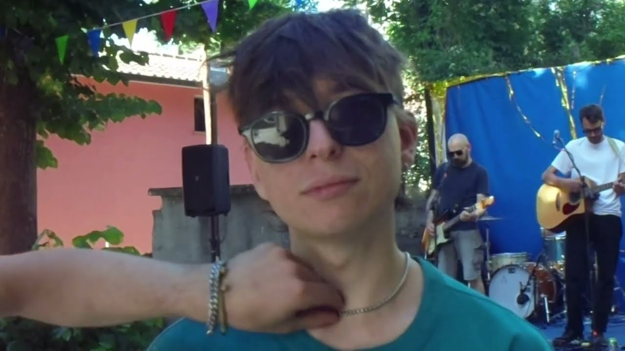 revue - indiesong (Official Video)