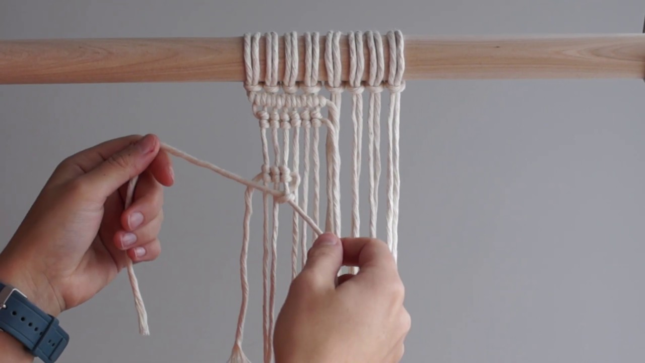 Macrame For Beginners - 28 Days of Knots! Day 8: Double Half Hitch Knot (Vertical)