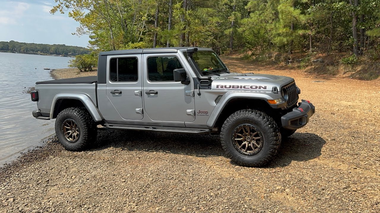 Showing off a Jeep Gladiator