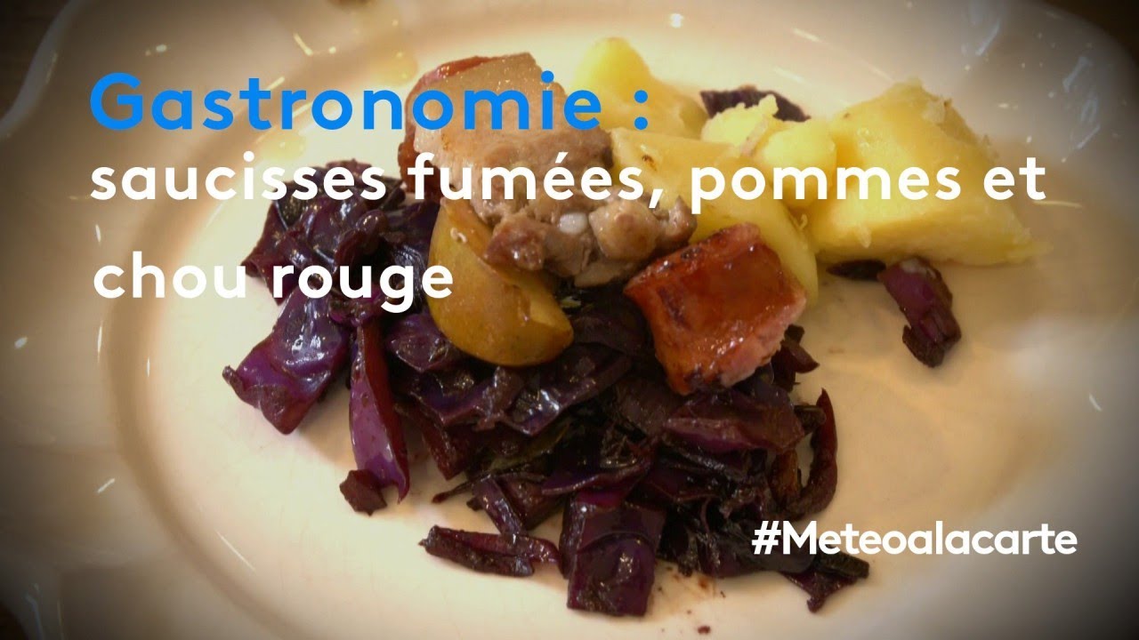 Gastronomie : saucisses fumées, pommes et chou rouge - Météo à la carte