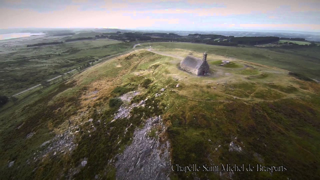 Chapelle saint-michel de Brasparts filmée par un drone