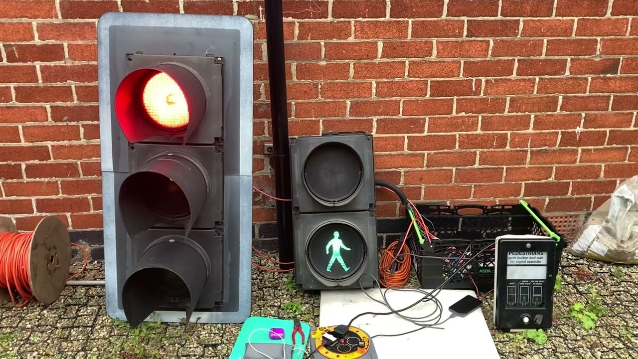 Pelican crossing sequence on my PEEK Elite signal heads (18/06/2022)