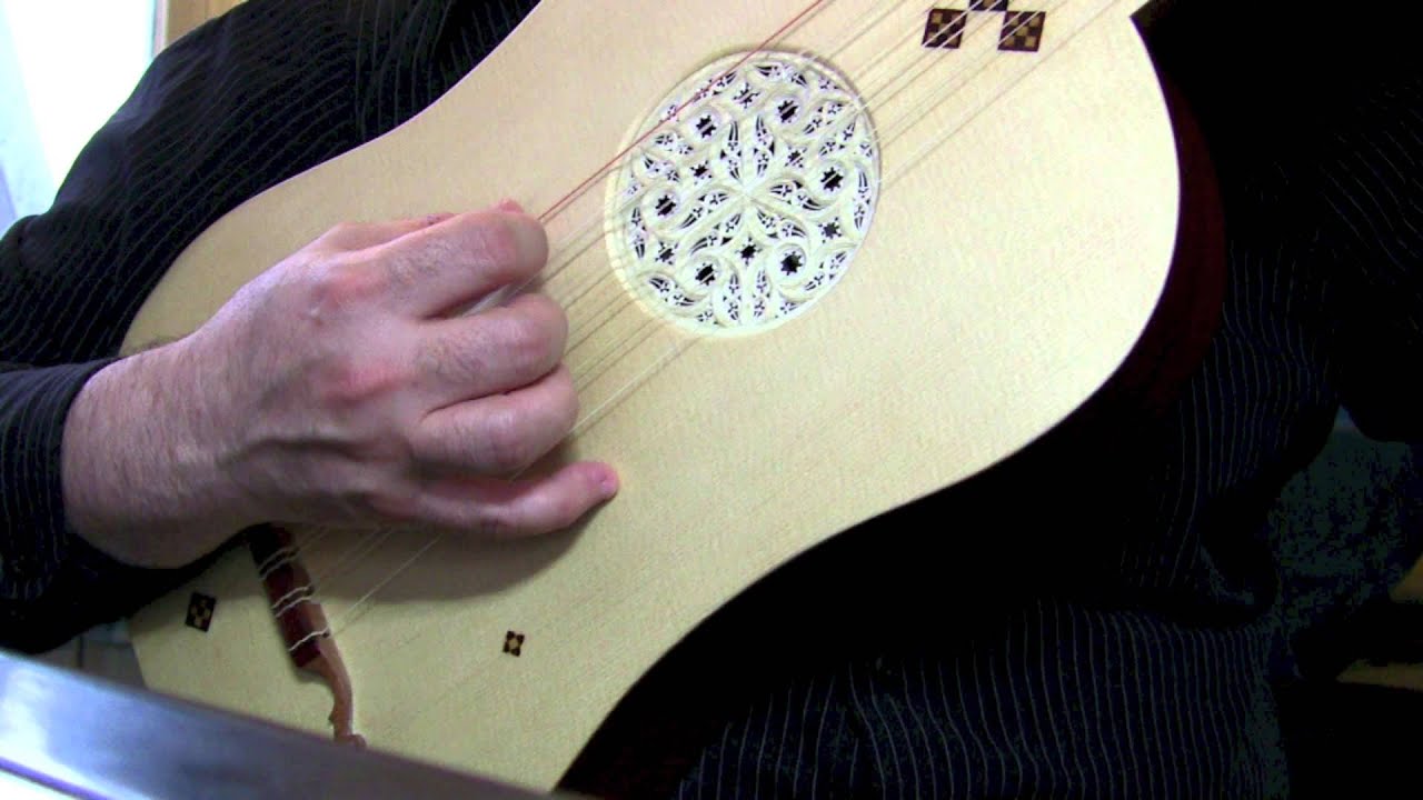 Soneto -E. de Valderrábano played on a vihuela by Alfonso Marín