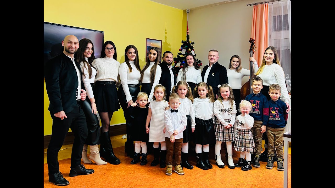 Kapela MEDIUM a Beťarky koleda 2024 - Nad vertepom (official music video 2024)