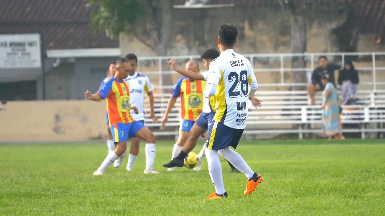 main bola santai