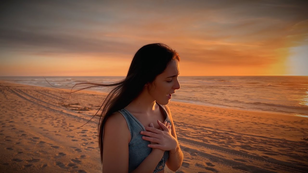 Margarida Vasconcelos | Estrago | V&iacute;deo Oficial