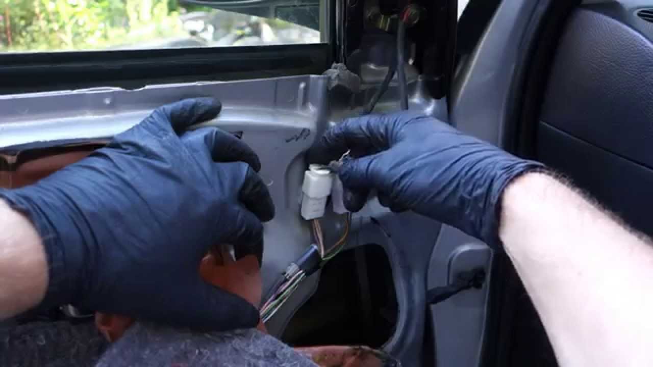 How to replace electric side mirror Toyota Corolla. Years 2002 to 2010