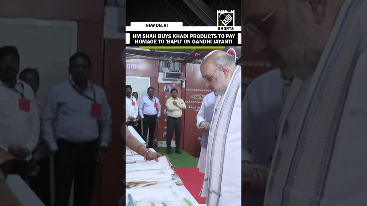 HM Shah visits Khadi India showroom, buys Khadi products to honour &lsquo;Bapu&rsquo; on Gandhi Jayanti
