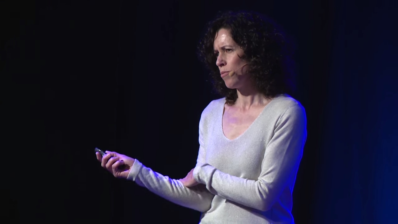 ¿Puedes vivir cuando estás muerto? | Marta Cienfuegos Vazquez | TEDxAvilesWomen