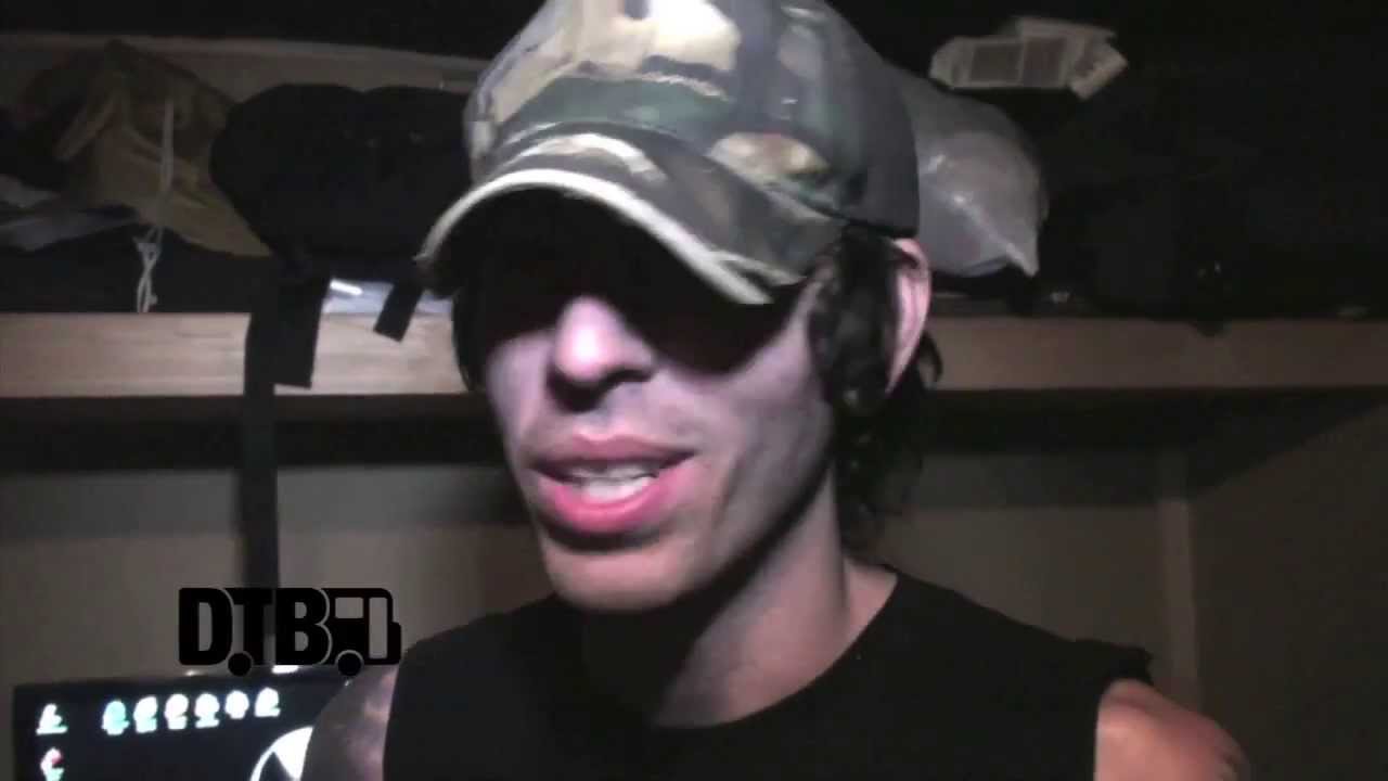 Deuce (ex- Hollywood Undead) - BUS INVADERS Ep. 482