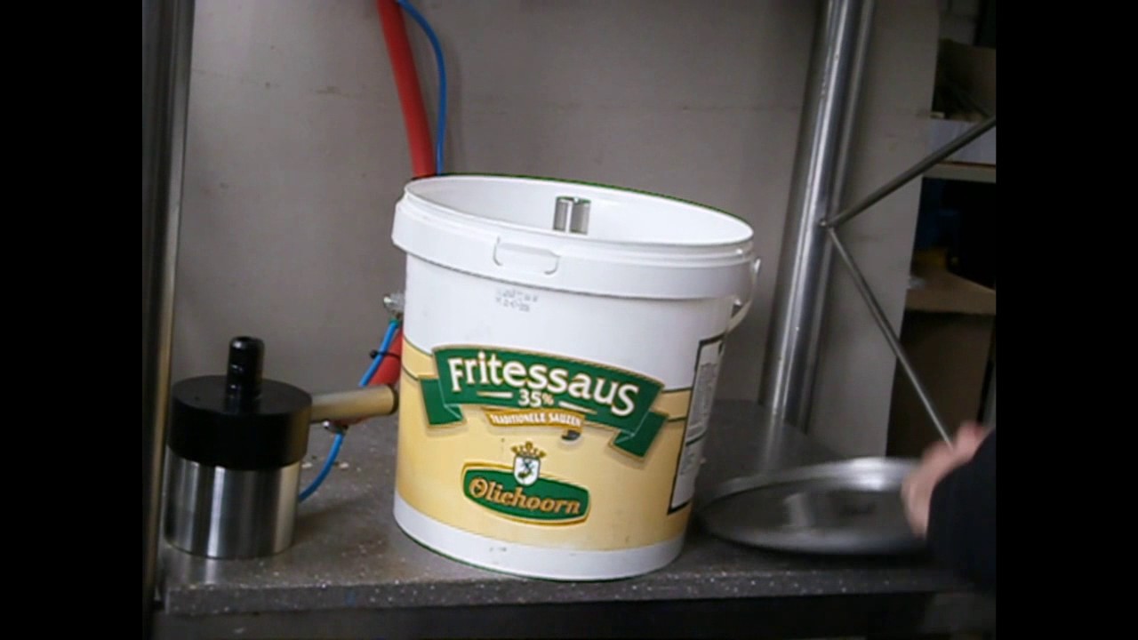 Saus emmer vervangen.