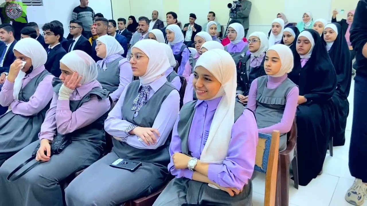 جانب من محاضرة د.سيف جنان استثمر طاقات عقلك في النجاح وتكريم مدراء المدارس الحاضرين.