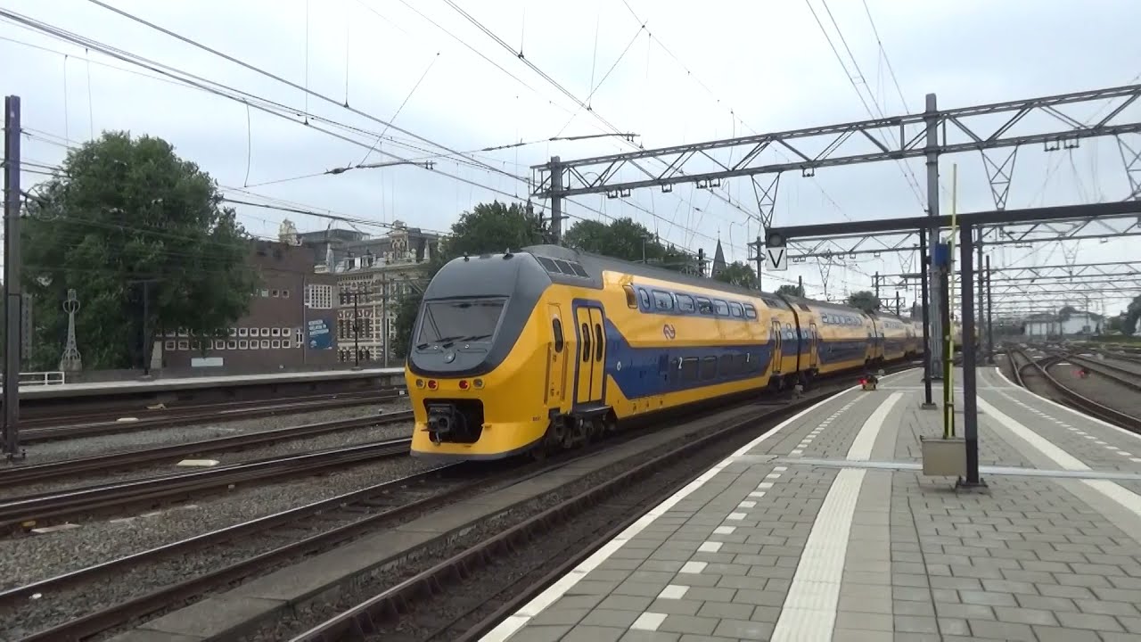 Zugverkehr in Amsterdam Centraal
