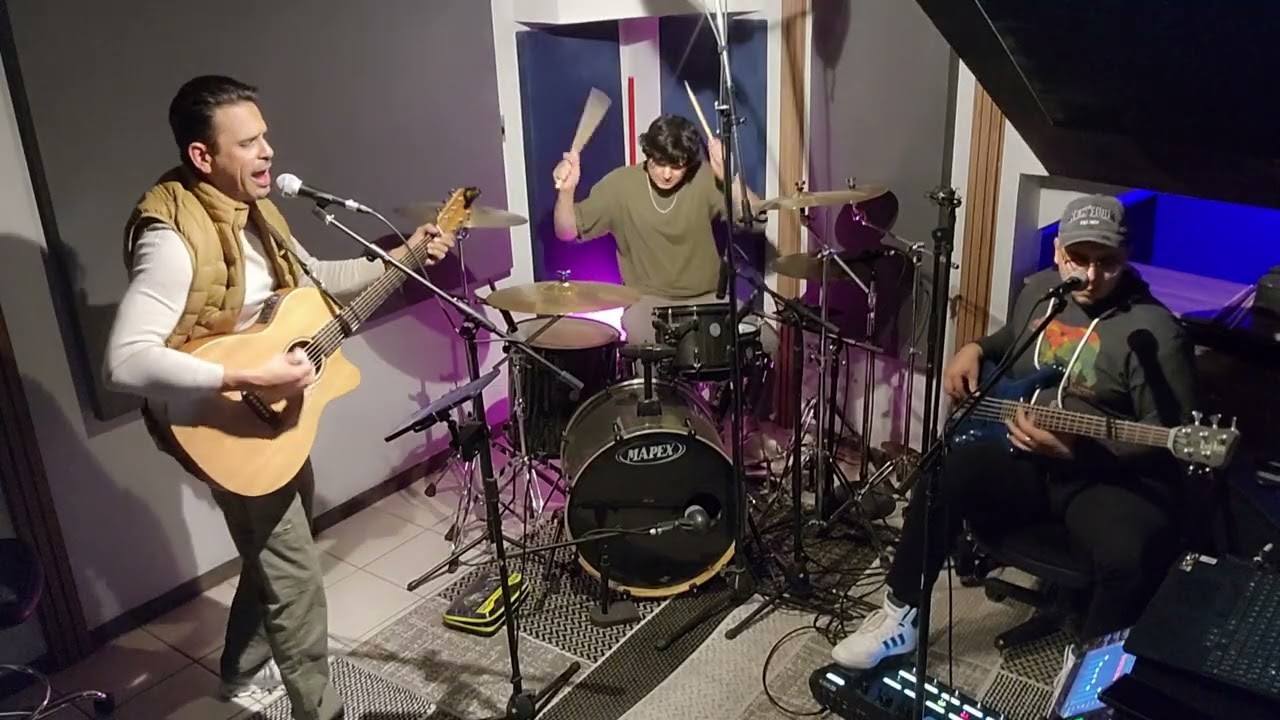 Estamos ensayando para este 2026#liveauthentic #ensayo #enamorados #artistaemergente #musicanueva