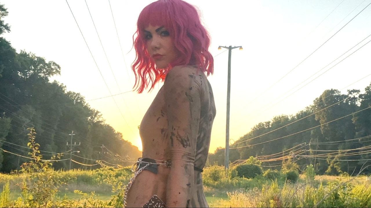 Suzi Moon - Family Memories (Official Video)