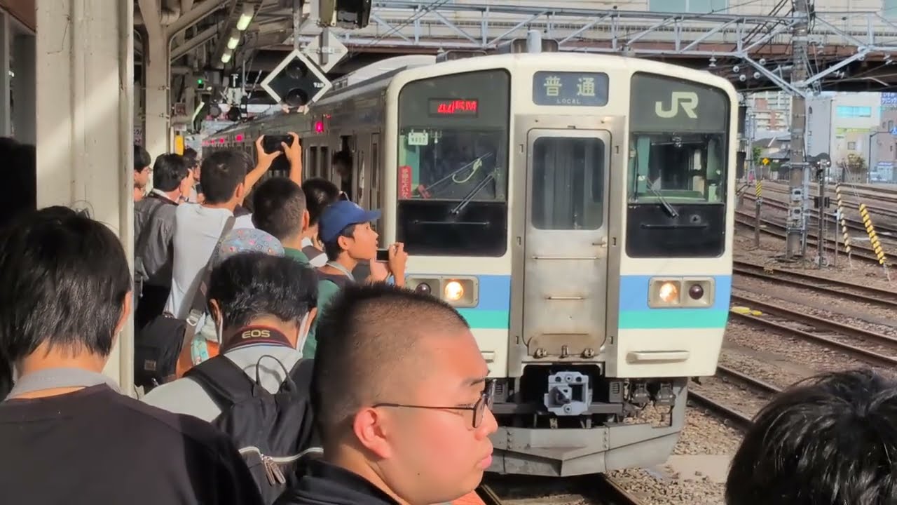 【来年のダイヤ改正で八王子乗り入れ廃止に…】JR中央本線　JR東日本211系長ﾅﾉN607編成　普通松本行き　八王子発車シーン