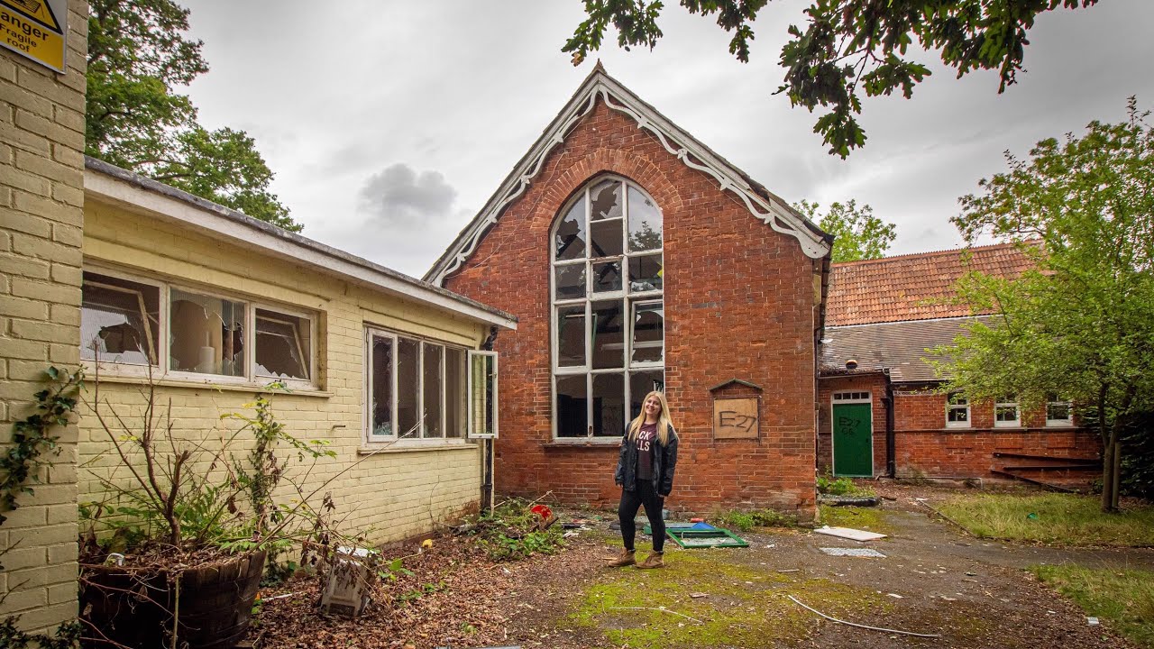 EXPLORING ABANDONED MEADOWBROOK MONTESSORI PRIMARY SCHOOL| I CAN’T BELIEVE WHAT WAS LEFT BEHIND!!