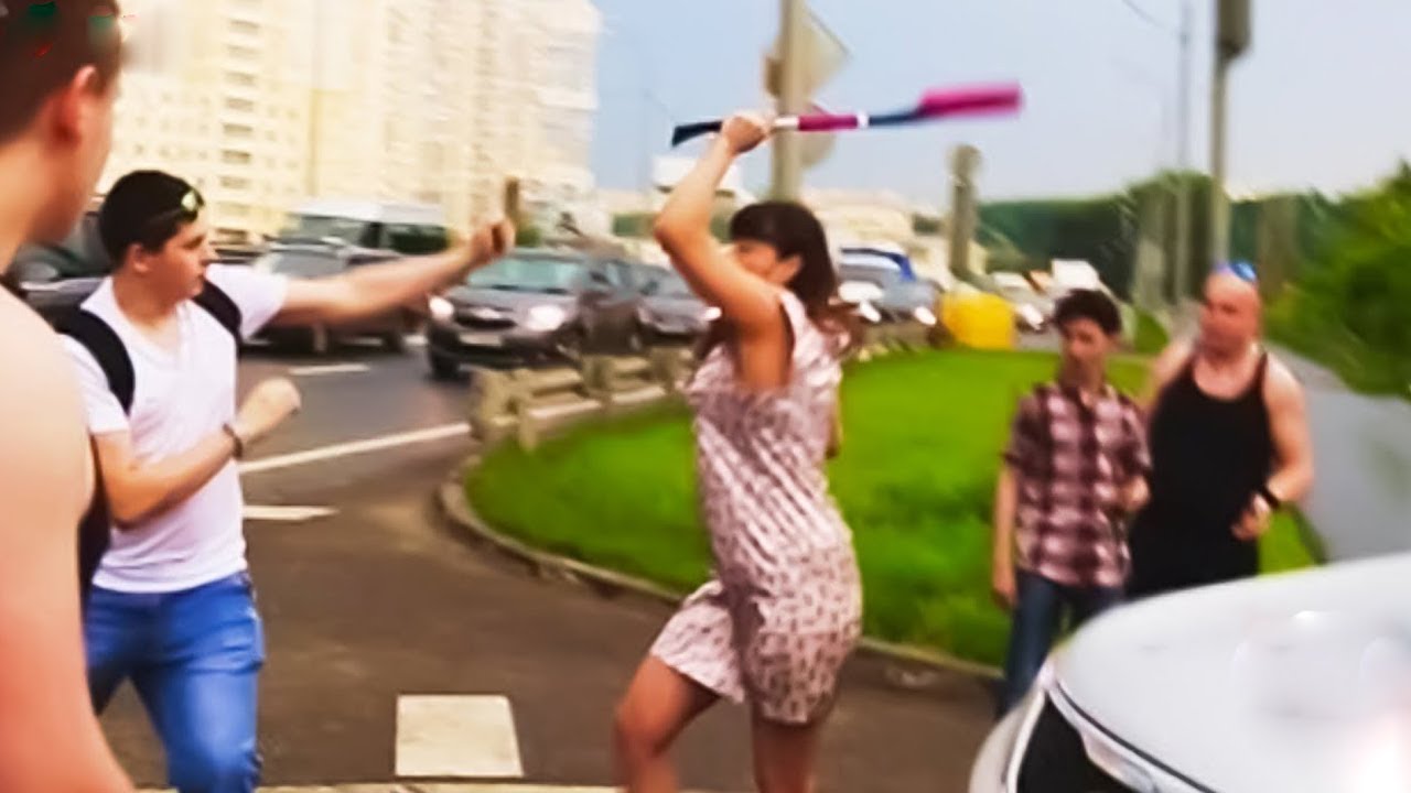 مشاهد غريبة صورتها الكاميرات عندما يكون الانتقام في الوقت المناسب !!