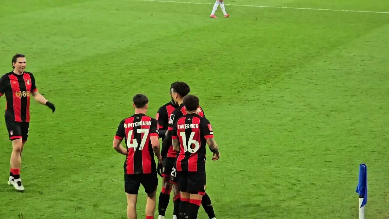 Daniel Jebbison scored 2 goals to nil to AFC Bournemouth Cherries 🍒 #FACUP #EVEBou #AFCBournemonth