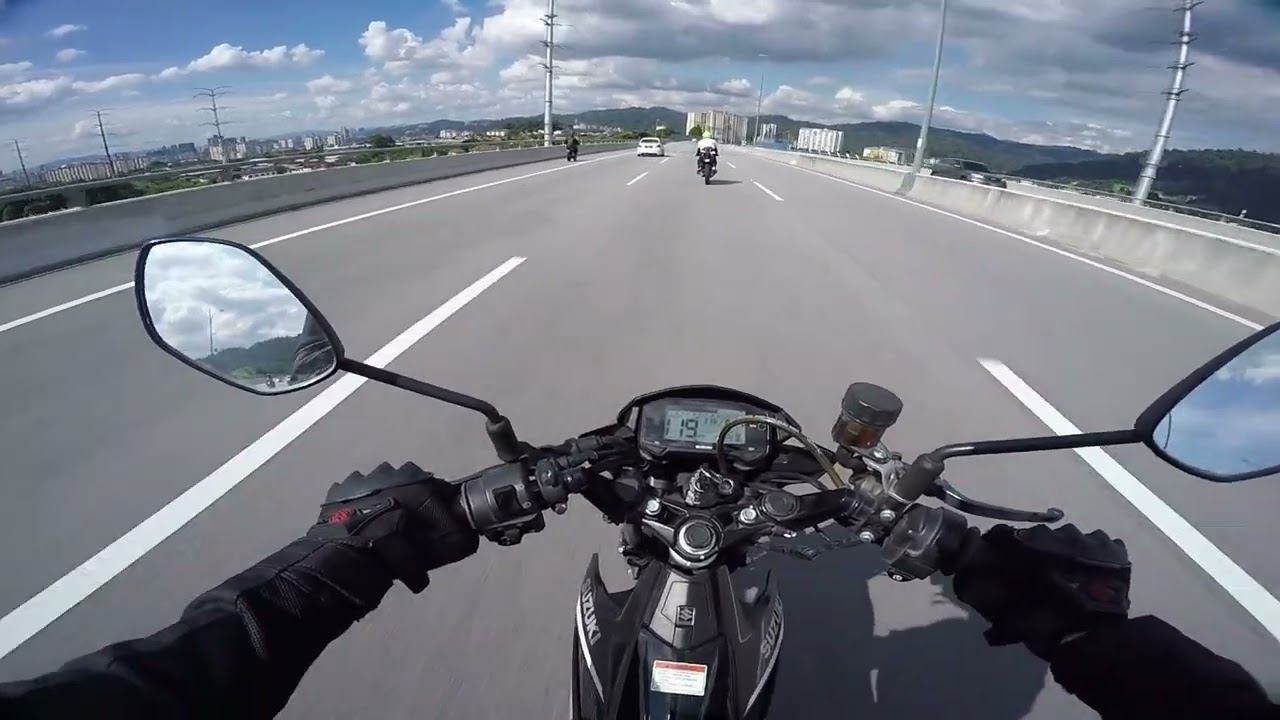 SUZUKI GSX-R150 WITH YOSHIMURA GP MAGNUM FULL SYSTEM EXHAUST