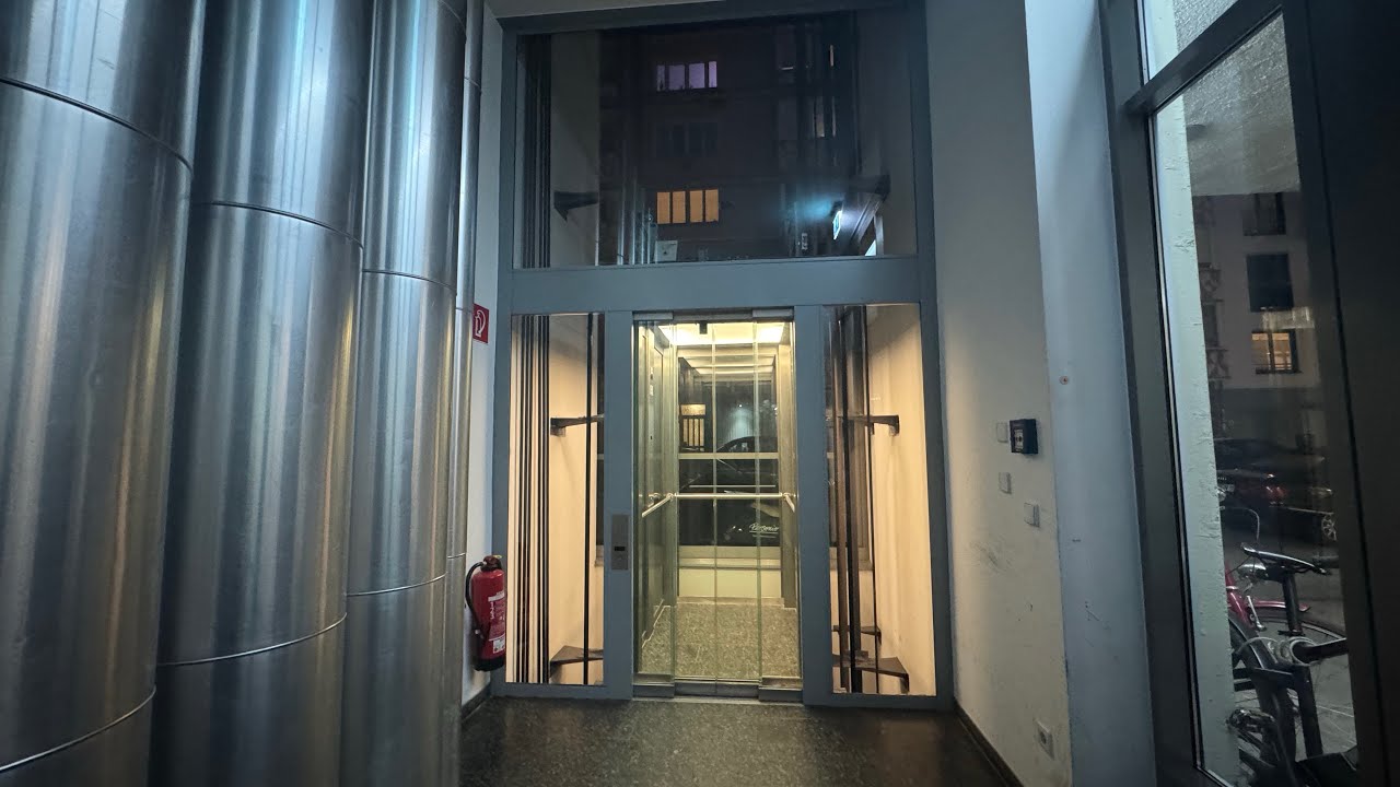 1999 B&N Glasaufzug in einem Büro und Wohnhaus in München 