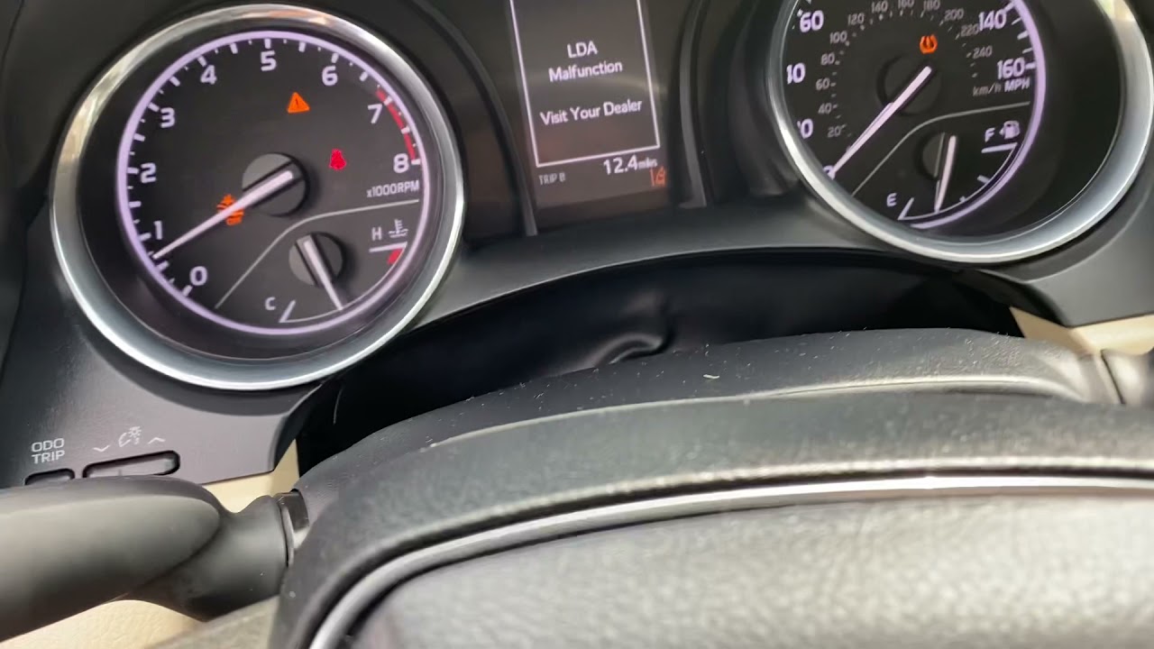 Toyota Camry 2019 года, код U023A, неисправность системы предупреждения столкновений, система пре...