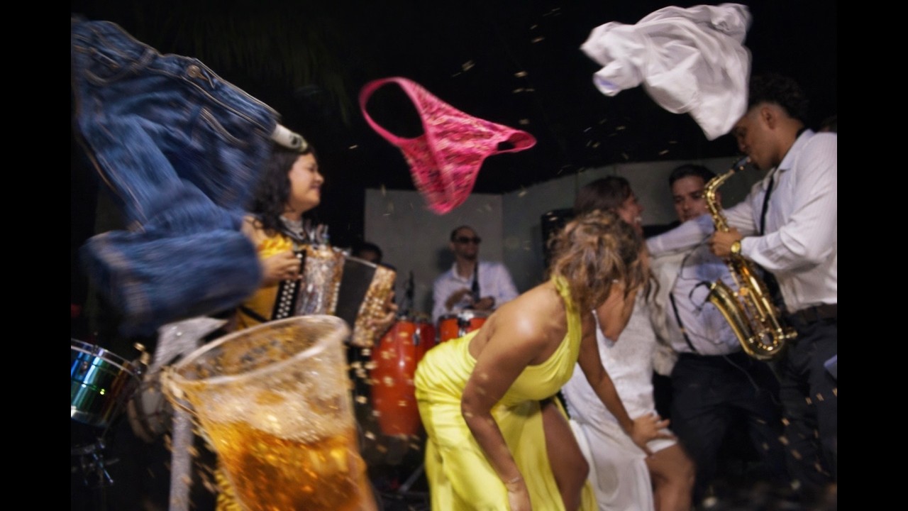 Raquel Arias - Canta (La Chiflera) En Una Boda Y Se Arma Un Reperpero