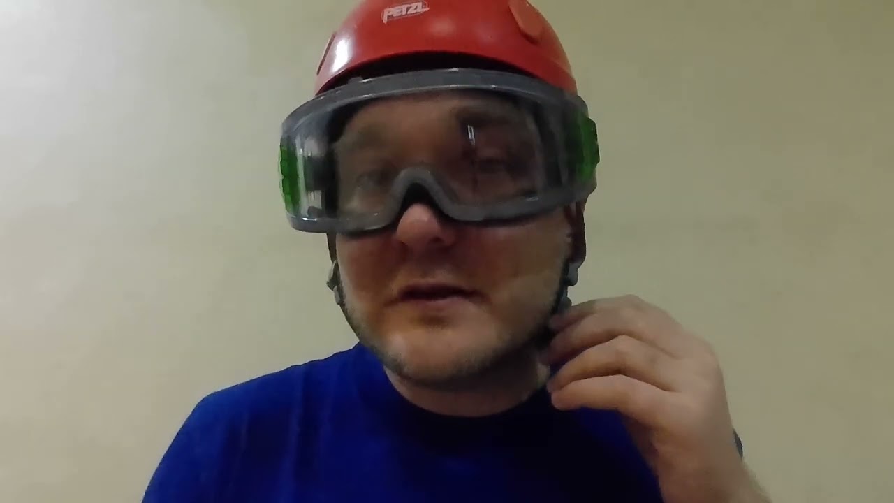 Каска спасателя...