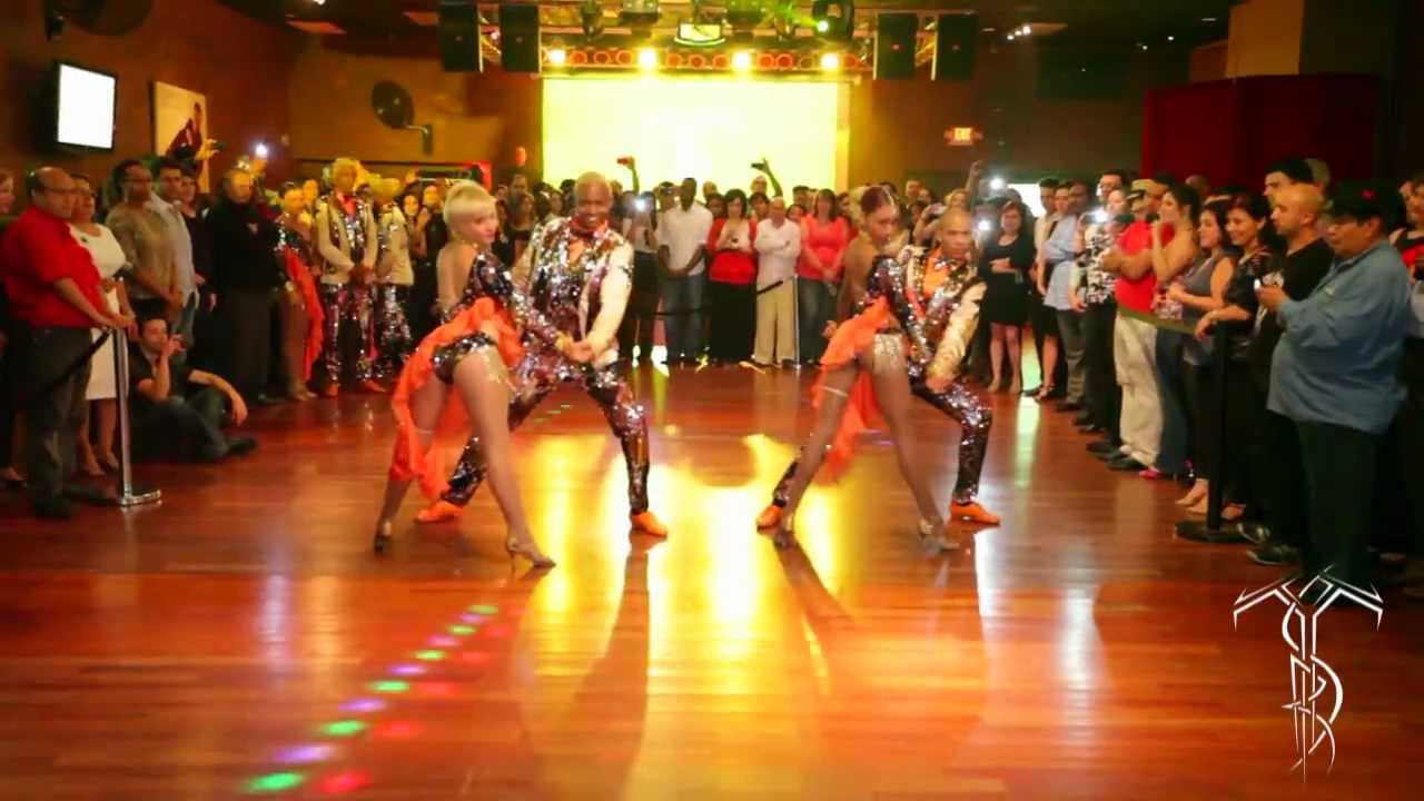 SWING LATINO Salsa Dance Performance At THE SALSA ROOM