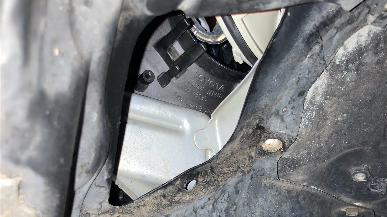The secret to changing the head lights on a 2007 Toyota Tarago/ Previa #toyota #previa #car