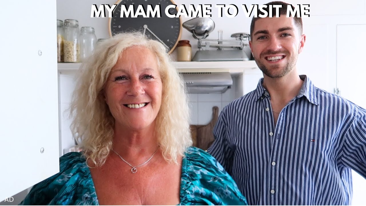 MY MAM CAME TO VISIT ME IN LONDON & SEEING PINK IN HYDE PARK | AD