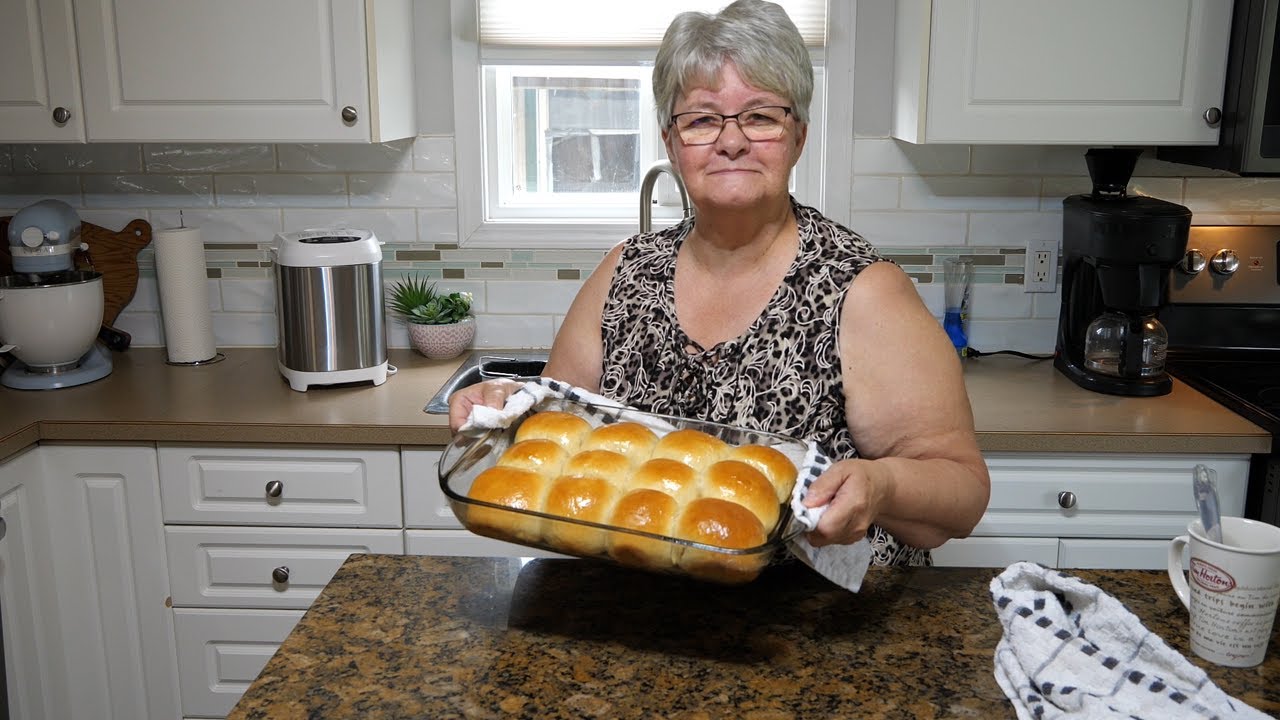 Hawaiian Rolls in the Bread Machine