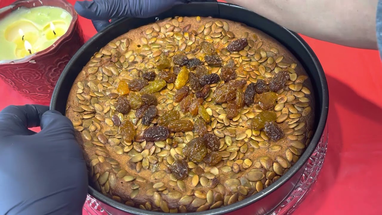 YELLOW BEAN CAKE ( Banh Dau Xanh Mut Nho Va Hat Bi)