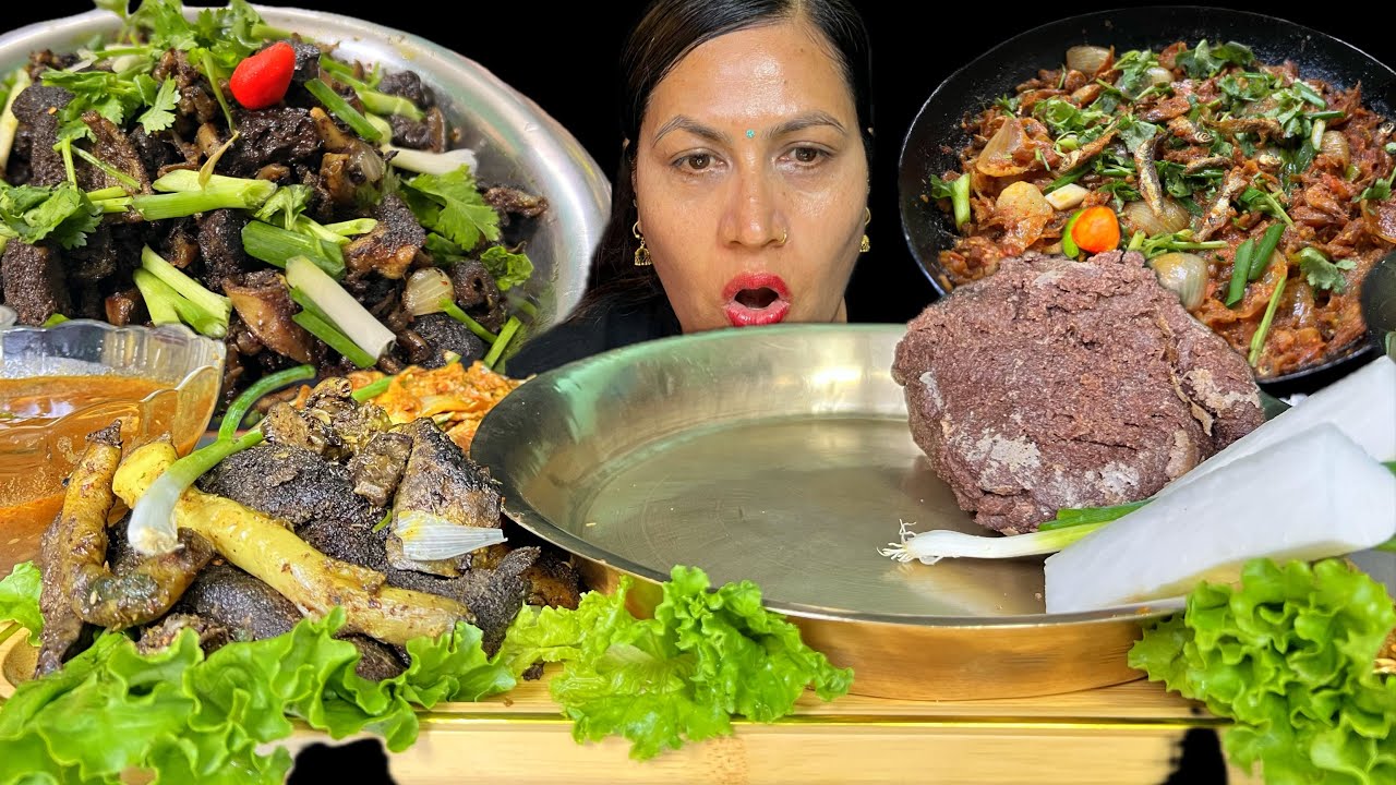 खसीको भुटन, आलु तामा बोडी र सिद्रा माछाको अचारसंग कोदोको ढिडो😋🔥|MUTTON INNARDS|NEPALI MUKBANG🌶️🔥|