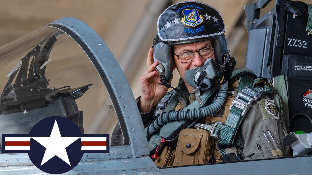 F-15D Eagle: generał sił powietrznych USA wzbija się w przestworza w Japonii.